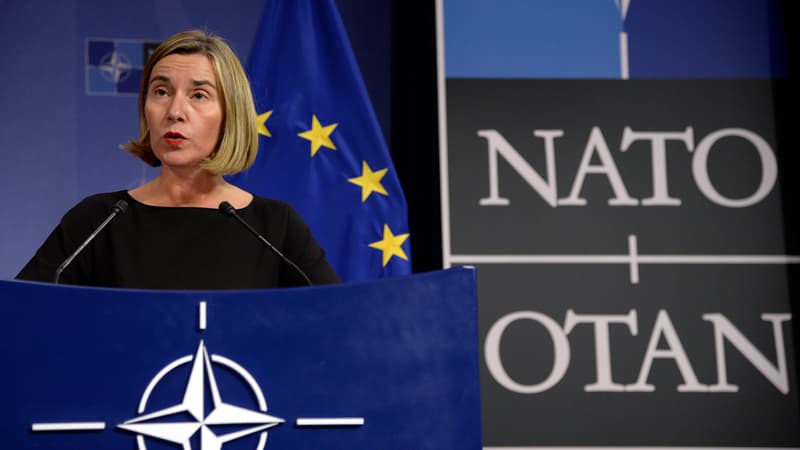 La haute représentante de l'Union pour les affaires étrangères et la politique de sécurité, Federica Mogherini, lors d'une réunion aux quartiers de l'OTAN le 5 décembre 2017 à Bruxelles.