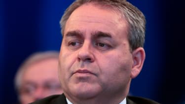 Le député UMP Xavier Bertrand affirme que le budget de la défense va faire l'objet de coupe.