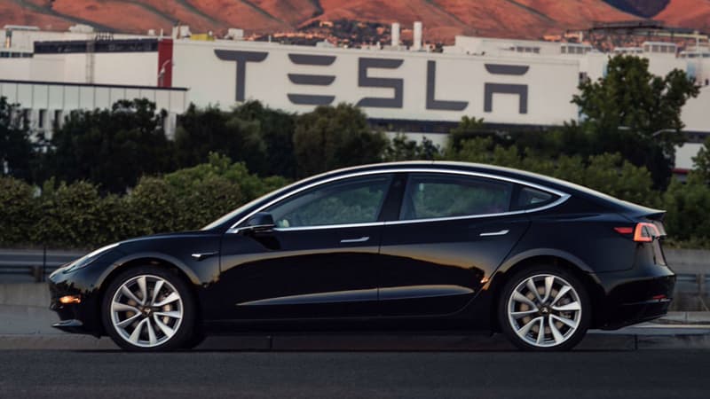 La version finale de la Model 3 dévoilée par Elon Musk dans une photo postée sur Twitter