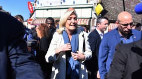Marine Le Pen, lors de son déplacement à Saint-Rémy-sur-Avre dans l'Eure-et-Loir, samedi 16 avril 2022