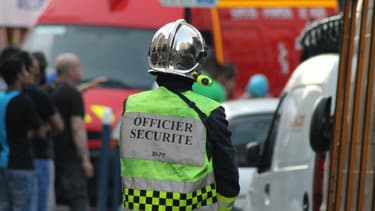 Pompiers sur les lieux de l'incendie à Aubervilliers, le samedi 7 juin.
