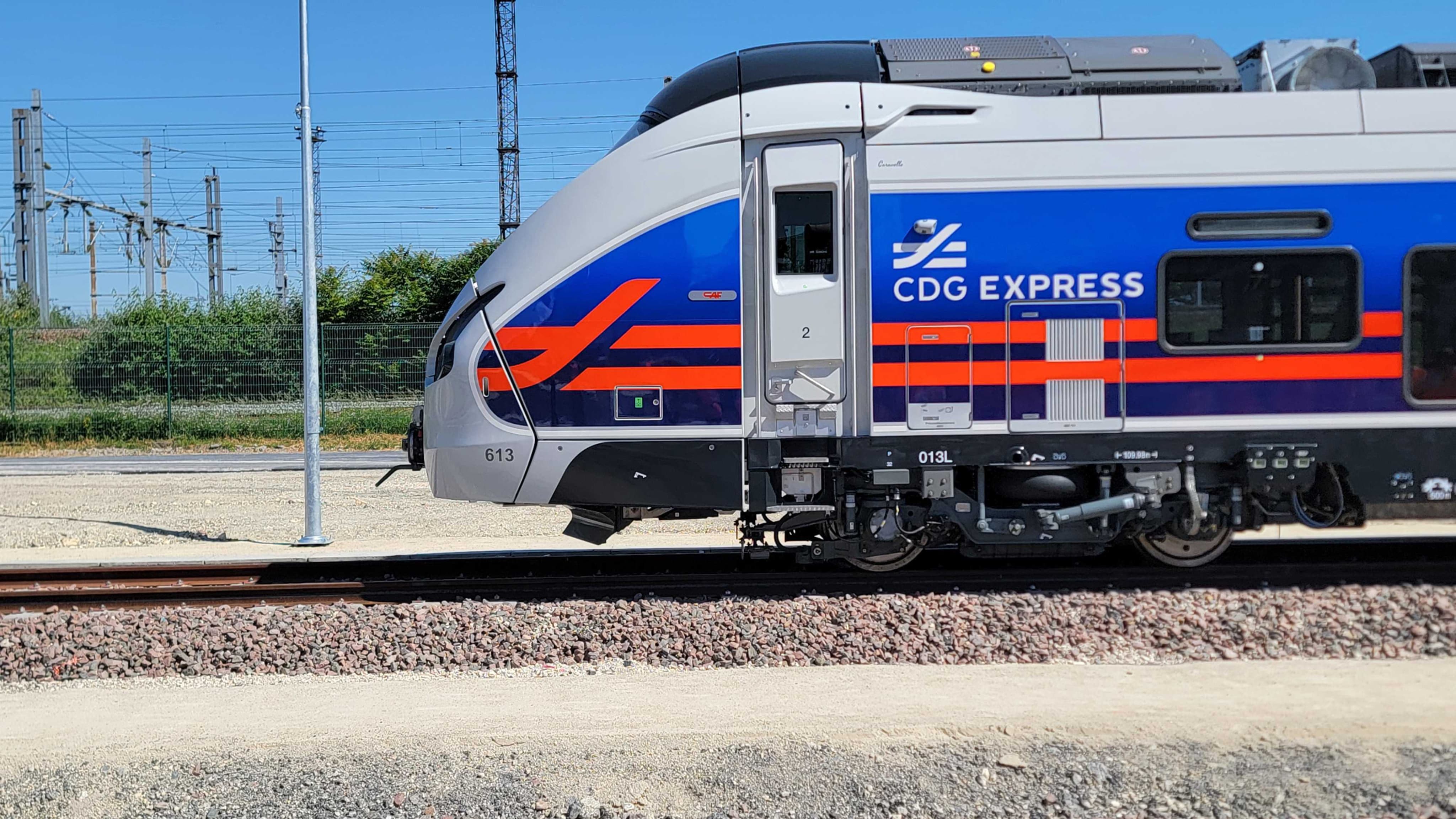 EN IMAGES. Des trains toutes les 15 minutes, des canapés, des tarifs de ...