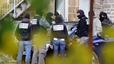 L'arrestation des membres du groupe de Tarnac, le 11 novembre 2008.