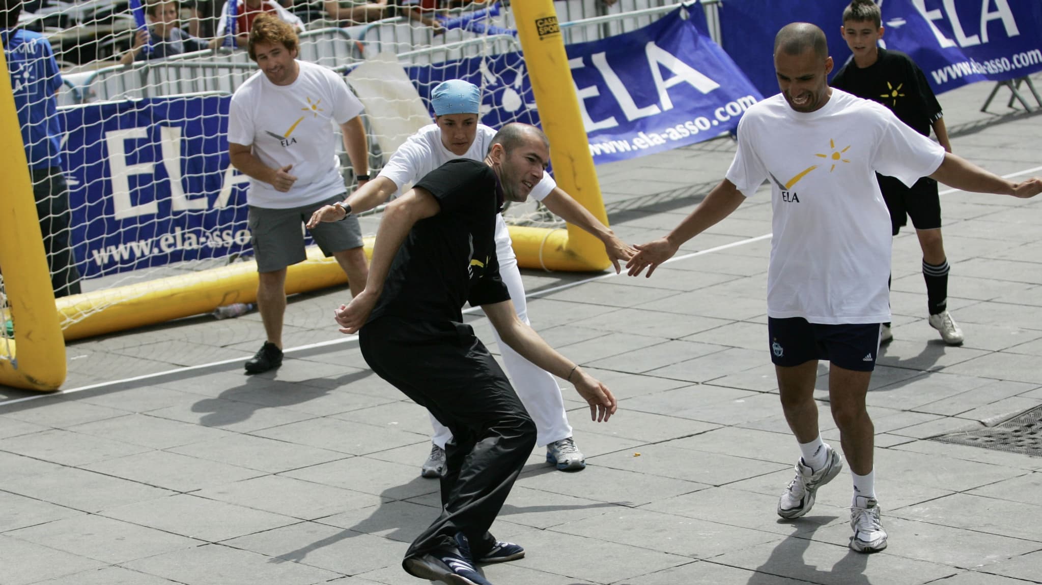 Zinédine Zidane avec l'association ELA pour la lutte lutte contre les leucodystrophies, aux alentours de Marseille le 26 mai 2007