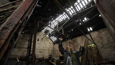 Maison endommagée par les violentes intempéries à Chongqing, dans le sud-ouest de la Chine. De fortes pluies accompagnées de vents violents ont fait au moins 39 morts et des centaines de blessés depuis mercredi soir dans le centre et le sud-ouest du pays.