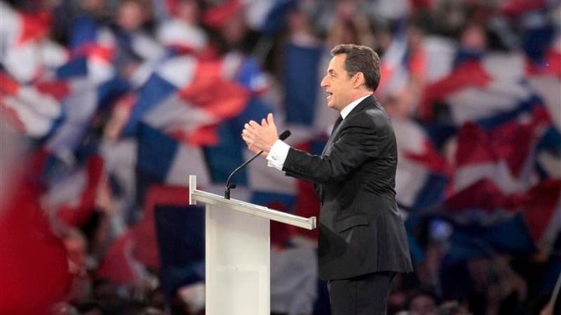 Nicolas Sarkozy, lors du meeting de Villepinte. Le chef de l'Etat sortant a peut-être trouvé avec la menace d'ultimatums à l'Union européenne sur la préférence communautaire et l'immigration le déclic susceptible de relancer sa campagne présidentielle, ma