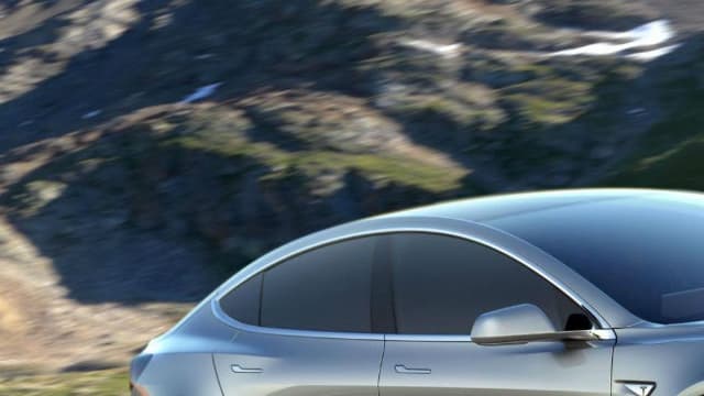 Tesla Model 3: le carnet de commandes déjà plein pour un an