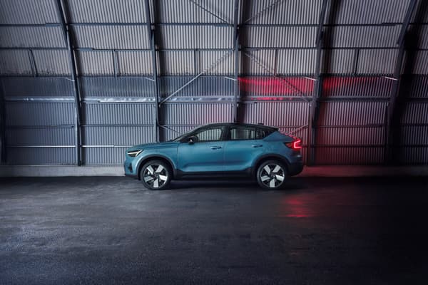 Volvo a dévoilé ce mardi son 2e véhicule électrique, le C40 Recharge, un SUV coupé. Volvo a dévoilé ce mardi son 2e véhicule électrique, le C40 Recharge, un SUV coupé.