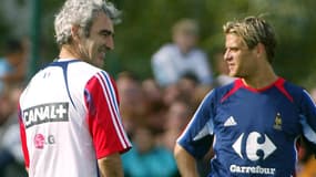 Raymond Domenech et Jérôme Rothen avec l'équipe de France, à Saint-Grégoire le 16 août 2004