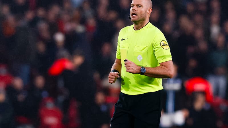 La Fifa prive un arbitre néerlandais de Coupe du Monde sur fond de soupçons d'agression sexuelle