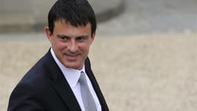 Dans un entretien publié par le quotidien Le Monde daté de mardi, Manuel Valls annonce qu'il va lancer une réforme de la "police des polices". Le ministre de l'Intérieur compte donc remplacer le patron de l'Inspection général des services, Claude Bard. /P