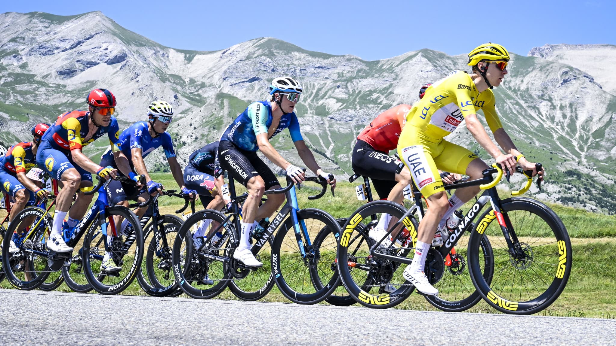 Tour de France 2024: pourquoi la caravane et les spectateurs devront baisser de volume au sommet de la Bonette