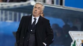 L'entraîneur Carlo Ancelotti dubitatif pendant un match du Real Madrid, novembre 2024