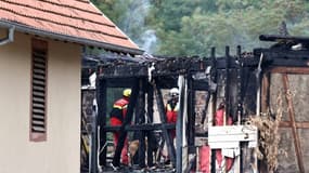 Les secours après l'incendie mortel d'un gîte à Wintzenheim, dans le Haut-Rhin, le 9 août 2023