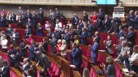 L'ovation et les félicitations de l'Assemblée nationale à Pierre Agostini et Anne L'Huilier, lauréats du prix Nobel de physique