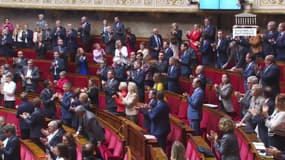 L'ovation et les félicitations de l'Assemblée nationale à Pierre Agostini et Anne L'Huilier, lauréats du prix Nobel de physique