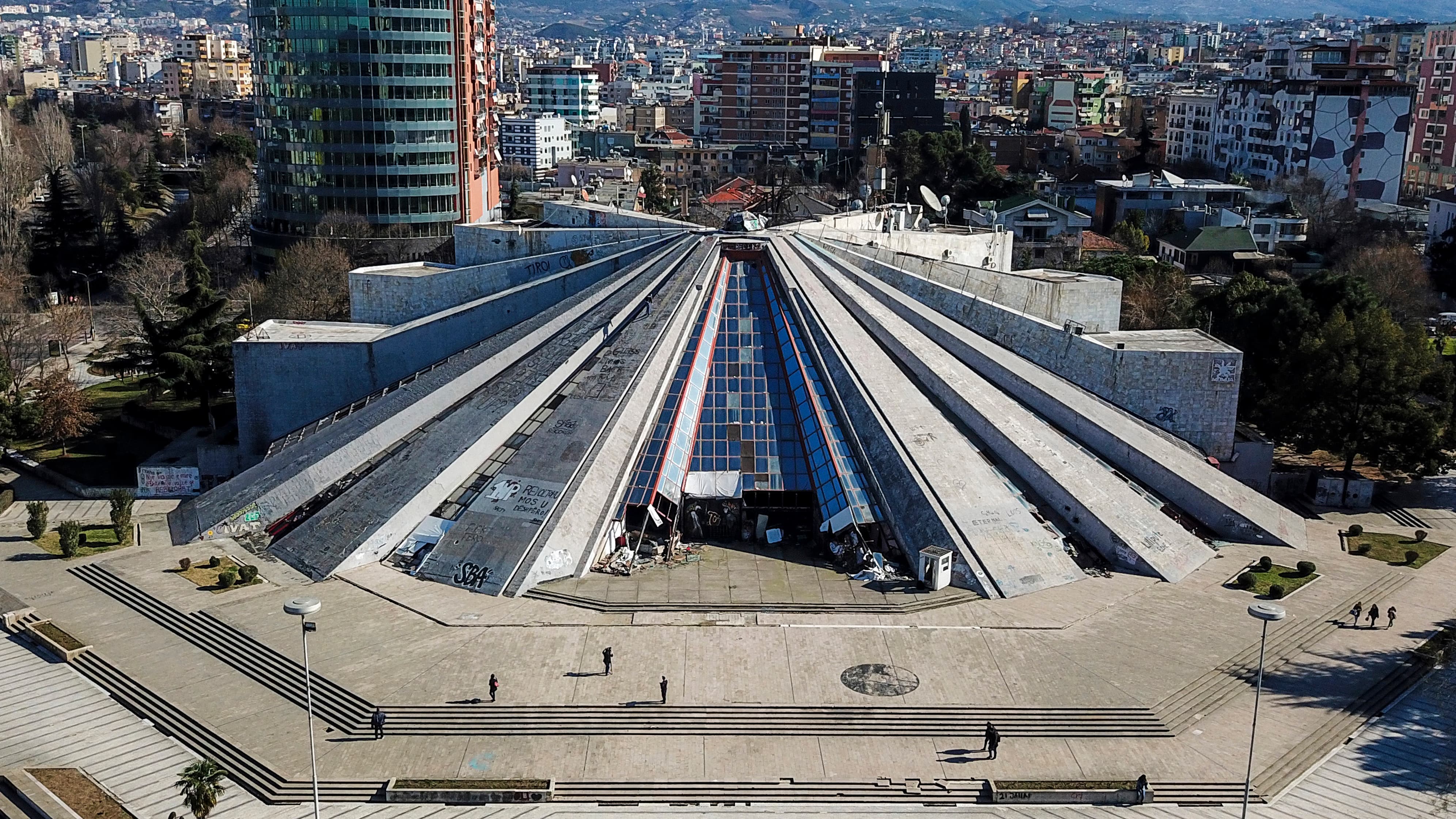 Le mausolée prévu pour Enver Hoxha, à Tirana. 
