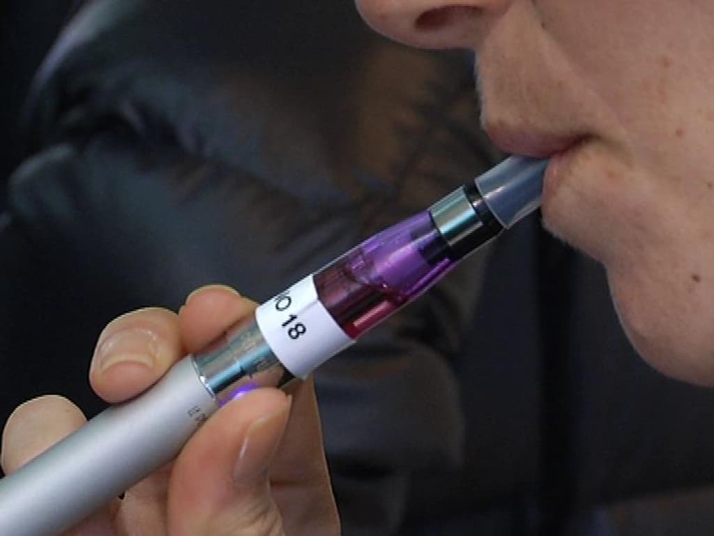elfbar nachfüll pod läuft aus Problèmes cardiovasculaires, cancers : l'étude qui alerte sur les dangers  du vapotage main image 0