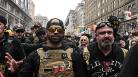 Le leader des "Proud Boys" Enrique Tarrio (à gauche), lors d'une manifestation à Washington D.C. le 12 décembre 2020.