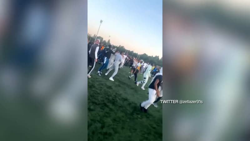 Près de 300 personnes se sont rassemblées pour un match de foot à Grigny mardi soir. 