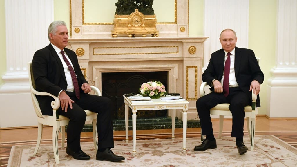 Le président cubain Miguel Diaz-Canel rencontre le président russe Vladimir Poutine à Moscou, le 22 novembre 2022.
