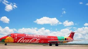 L'avion aux couleurs du célèbre soda visitera 90 pays, 50 de plus que les  précédentes éditions du Fifa word cup tour.