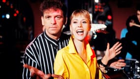 La chanteuse, actrice et animatrice Dorothée et son acolyte Jacky (G), le 1er décembre 1986 à Paris