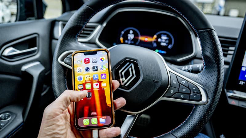 "Un coup d’œil rapide à Tiktok au volant": de plus en plus de conducteurs, surtout les plus jeunes, regardent des vidéos en voiture... au risque de provoquer des accidents