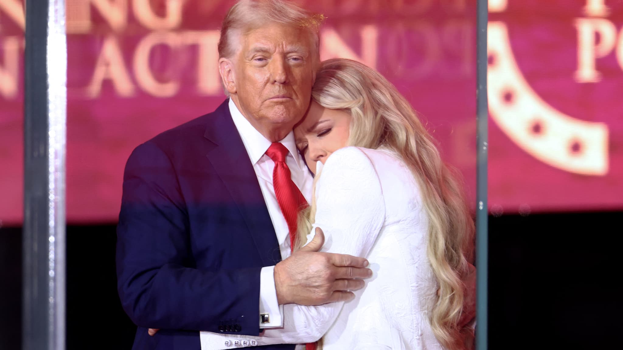 The US president, Donald Trump, Serre Erika Kirk, widow of Charlie Kirk, during the tribute to the right of the right in Glendale, on September 21, 2025. 
