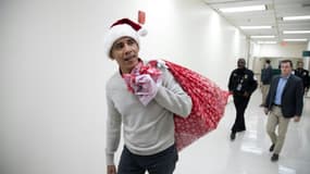 Barack Obama en père Noël au Children's National Medical Center de Washington le 19 décembre 2018