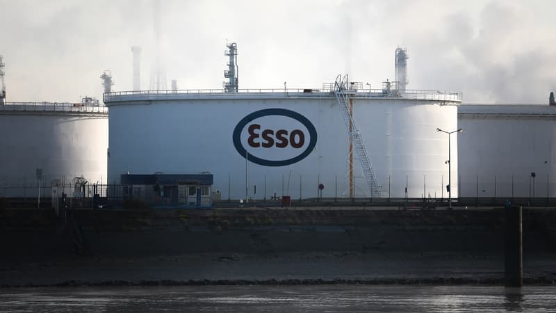 Les salariés du site Esso à Port-Jérôme-Gravenchon reconduisent la grève