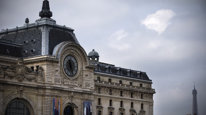 L'appel à la grève vise une initiative du ministère de la Culture qui souhaite ouvrir le musée d’Orsay sept jours sur sept à compter de novembre 2015, à l’instar du musée du Louvre et du château de Versailles.