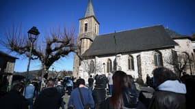 Les obsèques de la jeune randonneuse tuée par une balle la semaine dernière se sont tenues ce samedi matin dans l'Aveyron.