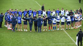 Fabien Galthié et les joueurs du XV de France à Marcoussis en 2022
