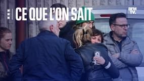 Des proches de victimes se retrouvent le 20 mars 2022 près d'un gymnase à Strépy-Bracquegnies, en Belgique, peu après qu'une voiture a foncé dans une foule de carnavaliers.