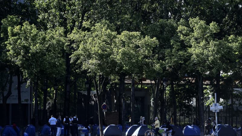 Un camp de jeunes migrants installé à Paris en mai dernier