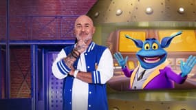Vincent Lagaf' et l'extraterrestre Bill, incarné par Gilles Vautier, dans la nouvelle version du "Bigdil", diffusée à partir du 2 janvier 2025 sur RMC Story.
