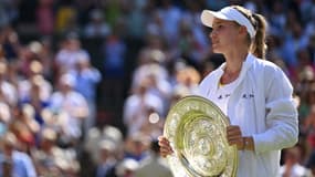 Elena Rybakina remporte Wimbledon 2022.