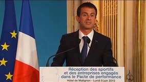 Déplacement polémique à Berlin: "Parfois en France, être passionné, ça gêne", dit Valls