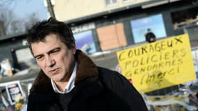 Patrick Pelloux devant l'hypercasher touché par des attentats à Paris, le 23 janvier 2015