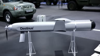 Un drone Hornet fabriqué par la société suisse Destinus est exposé lors du Salon international de la défense et de la sécurité (FEINDEF) à Madrid, le 12 mai 2025.