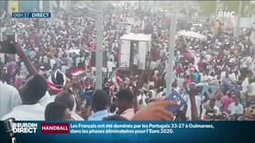 Soudan: après la destitution d'Omar el-Béchir, des milliers de manifestants dans la rue malgré un couvre-feu instauré