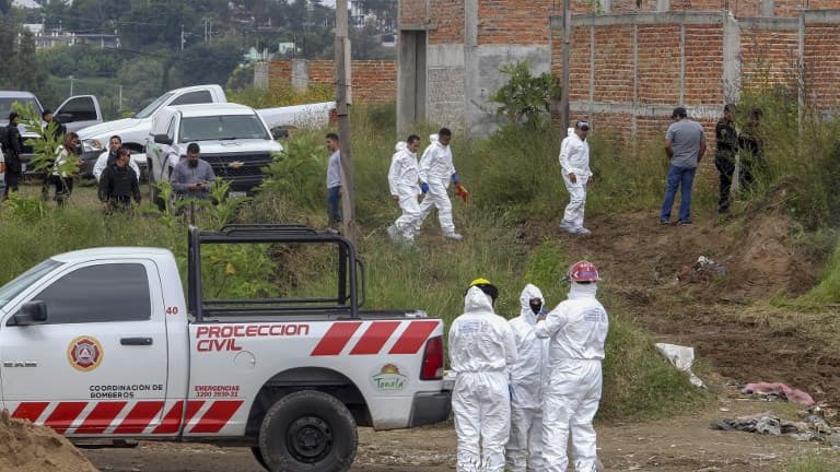 Les autorités mexicaines à Agua Escondida au Mexique le 16 octobre dernier, où 16 corps avaient été retrouvés dans une fosse clandestine (Photo d'illustration)