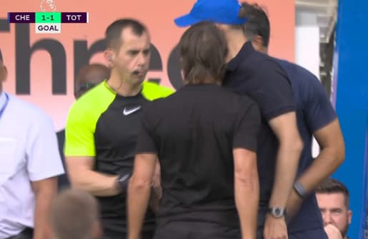 Conte et Tuchel se chauffent après le but des Spurs, lors de Chelsea-Tottenham le 14 août 2022