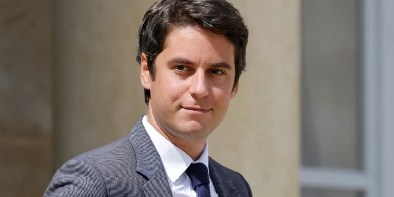 Gabriel Attal sur le perron de l'Elysée à Paris, le 14 juin 2022