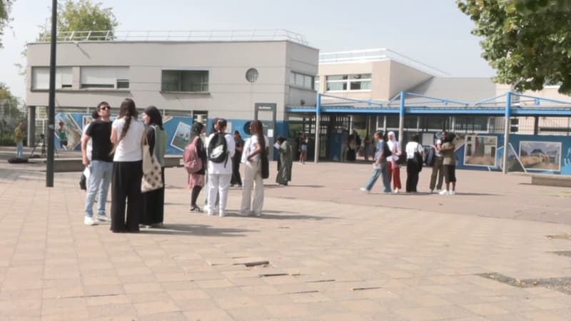 Flore veut être médecin (stage aux urgences), Manar veut être psy (stage dans le bâtiment): pour avoir un bon stage de seconde il faut avoir des relations