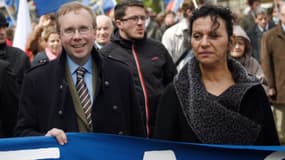 Farida Belghoul (à droite) lors d'une manifestation à Paris le 11 mai 2014, aux côtés d'Alain Escada (à gauche), le président de Civitas.