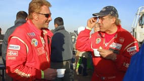 René Metge avec Johnny Hallyday lors du Paris-Dakar 2002.

