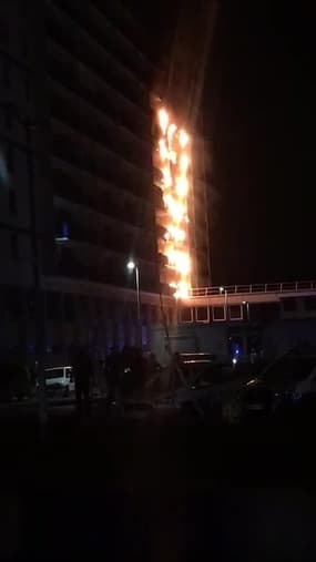 Créteil: Énorme incendie à l'Hôpital Henri Mondor - Témoins BFMTV