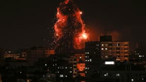 Le bâtiment d'Al-Aqsa TV, la chaîne de télévision du Hamas, détruit ce lundi soir par l'aviation israélienne.